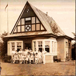 Erstes Klubhaus
